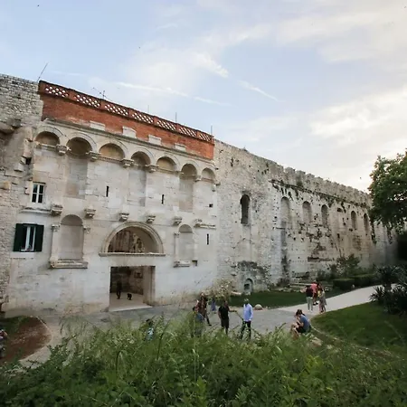 D&d In Centre בית הארחה ספליט