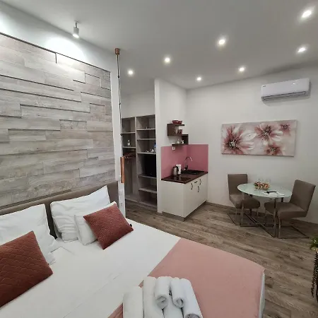 D&d In Centre Guest house *