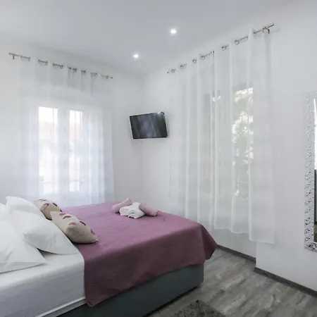 D&d In Centre Guest house